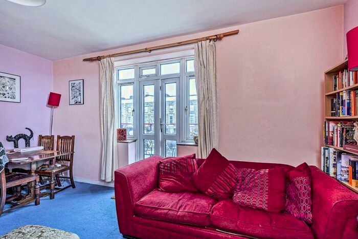 2 Bedroom Flat To Rent In New Cross Road, New Cross, London, SE14