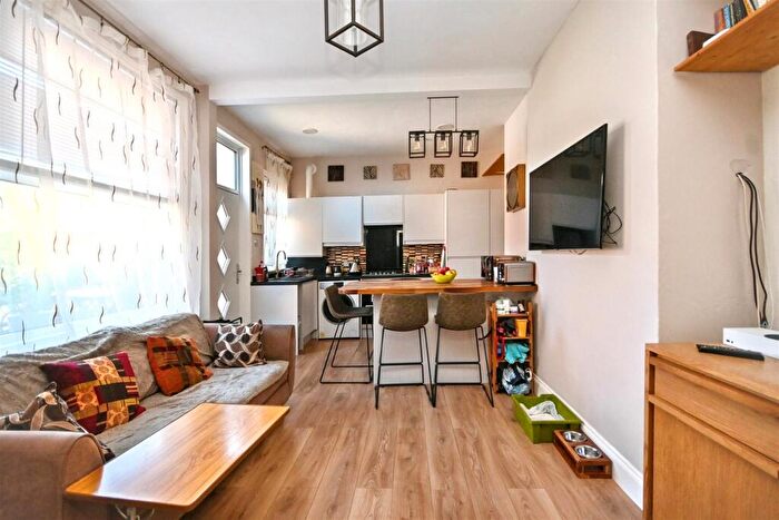 2 Bedroom Flat To Rent In Latimer Road, Eastbourne, BN22