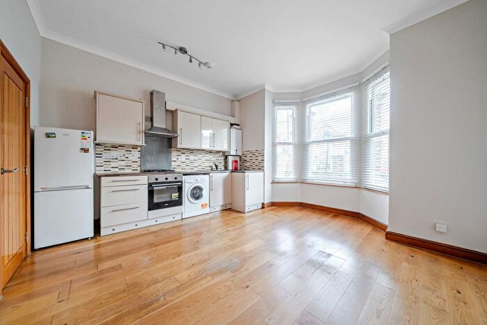 1 Bedroom Flat To Rent In Perry Hill, London, SE6