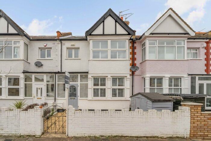 4 Bedroom Property To Rent In Mayfield Avenue, London, W13