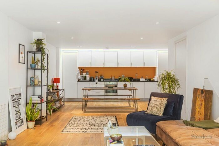 2 Bedroom Flat To Rent In Buckingham Road, Hackney, London, N1