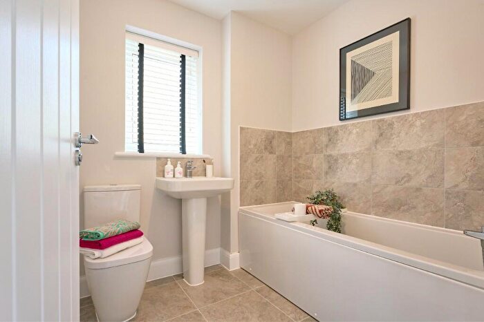 4 Bedroom Detached House For Sale In Peacock Avenue Basingstoke, RG23