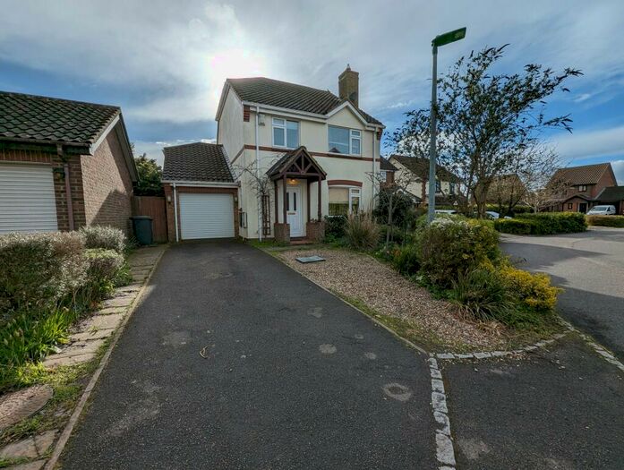 4 Bedroom House To Rent In Glastonbury Abbey, Riverfield Drive, MK41