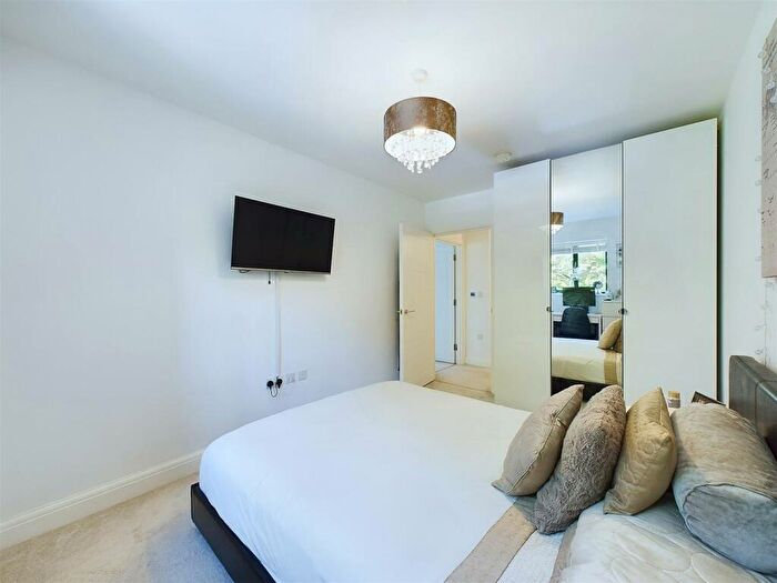 1 Bedroom Flat For Sale In Plough Lane, Purley, CR8