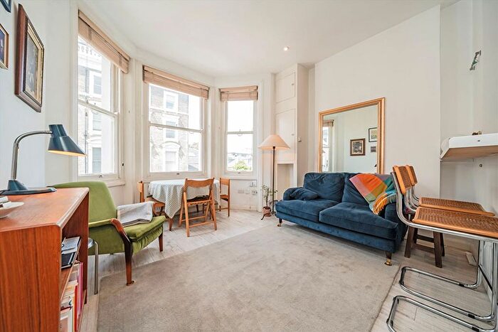 2 Bedroom Flat To Rent In Campden Hill Gardens, Kensington, W8