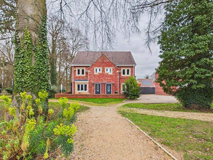 3 Bedroom Semi Detached House For Sale In Trinity Circle, High Wycombe, Buckinghamshire, HP11