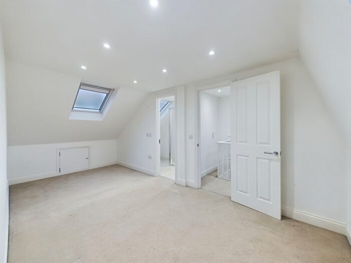 2 Bedroom Flat To Rent In Ground Floor Flat, Midmoor Road, London, SW12