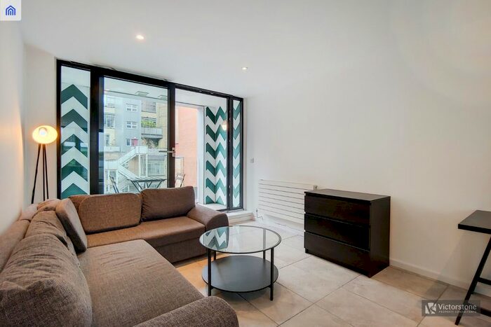 3 Bedroom Flat To Rent In Westland Place, Shoreditch, London, N1