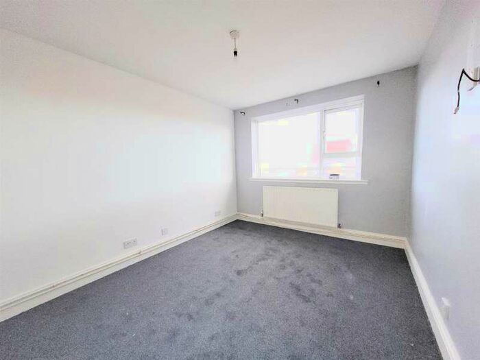2 Bedroom Flat To Rent In Hillside Court, Downside, Strood, ME2