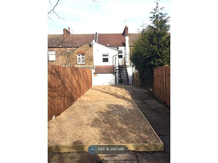 3 Bedroom Flat To Rent In High Street, Wealdstone, Harrow, HA3