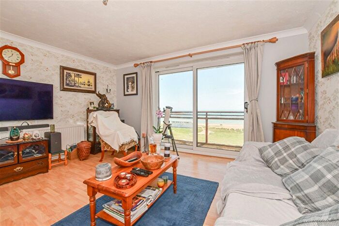 2 Bedroom Flat For Sale In Grand Parade, Littlestone, New Romney, Kent, TN28