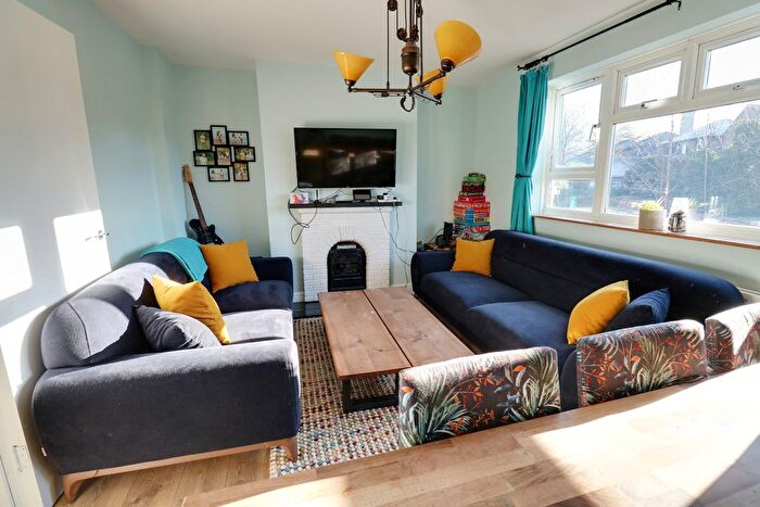 2 Bedroom Flat To Rent In Martins Road, Bromley, Kent, BR2