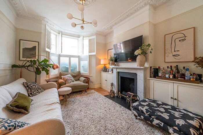 4 Bedroom Property For Sale In Shrubland Road, Walthamstow, London, E17