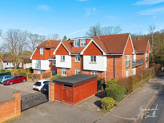 2 Bedroom Flat For Sale In Thornwood Road, Epping, CM16