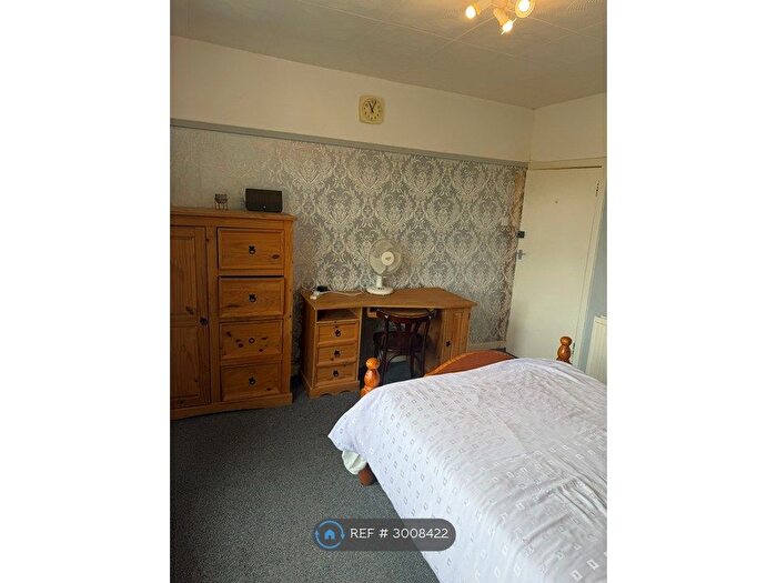 2 Bedroom Maisonette To Rent In South King St, Helensburgh, G84
