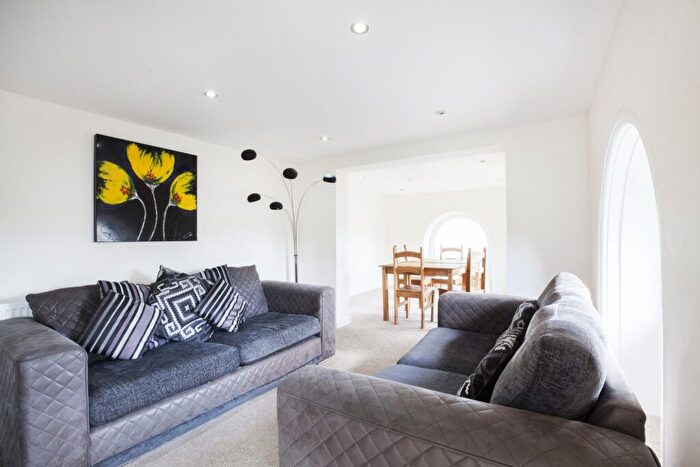 1 Bedroom Flat To Rent In Cross Lane, Huddersfield, HD4