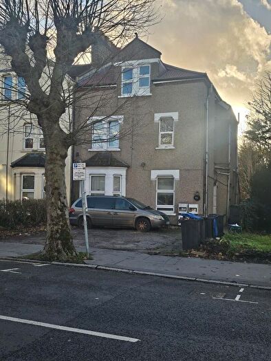 2 Bedroom Flat To Rent In Oliver Grove, South Norwood, SE25