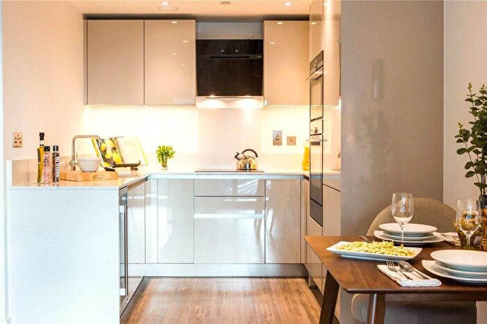 1 Bedroom Apartment For Sale In Wiverton Tower, Aldgate Place, E1