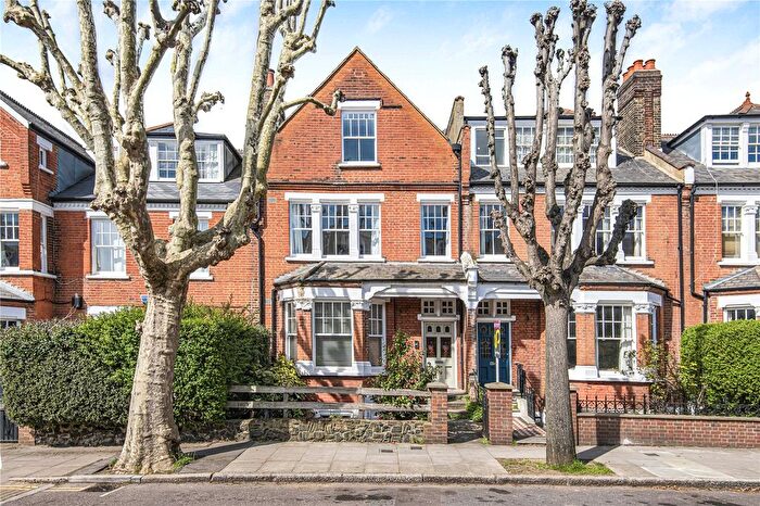 3 Bedroom Flat For Sale In Ridge Road, London, N8