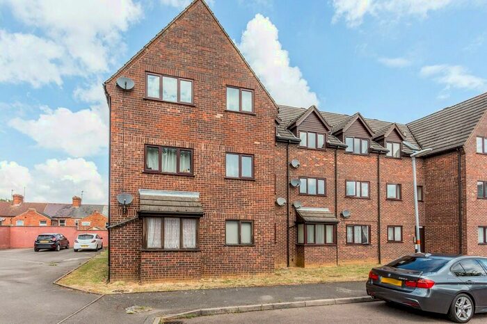 1 Bedroom Flat To Rent In Oliver Close, Rushden, NN10