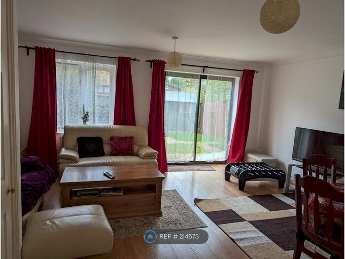 3 Bedroom End Of Terrace House To Rent In The Wickets, Maidenhead, SL6