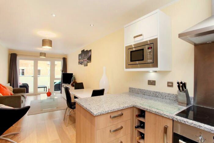 1 Bedroom Flat To Rent In Chatfield Road London, SW11