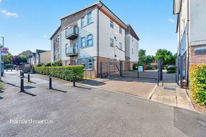 2 Bedroom Flat For Sale In Chessington Road, Epsom, KT19