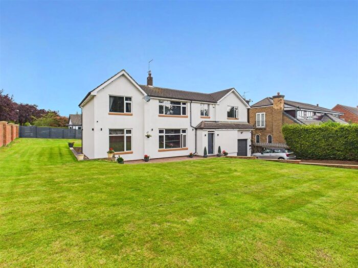 5 Bedroom Detached House For Sale In The Fairway, West Ella, HU10