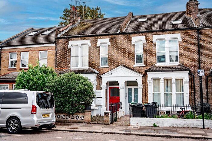 2 Bedroom Flat For Sale In Finsbury Park Avenue, Harringay, N4