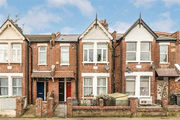 3 Bedroom Maisonette To Rent In Deacon Road, Willesden Green, NW2