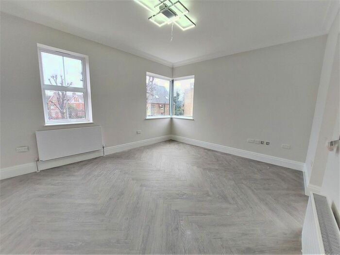 2 Bedroom Flat To Rent In The Mall, London, W5