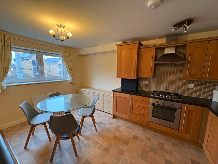 2 Bedroom Flat To Rent In Beeches Bank, Sheffield, South Yorkshire, Uk, S2