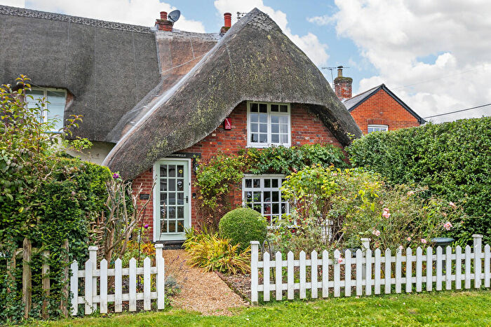 2 Bedroom Cottage To Rent In Stockbridge Road, Sutton Scotney, SO21