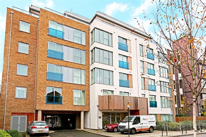 1 Bedroom Flat To Rent In Gooch House, Hammersmith, W6