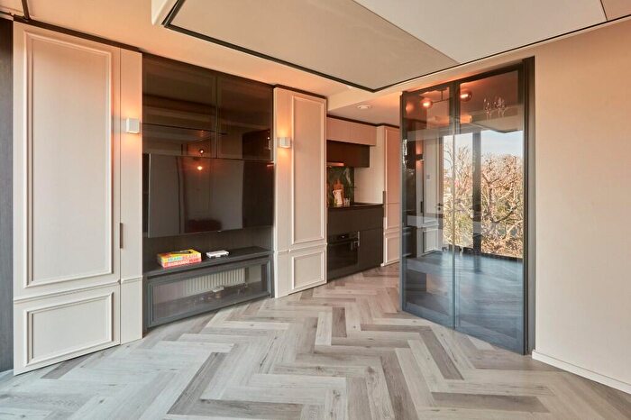 Studio To Rent In Willesden Lane, London, NW2