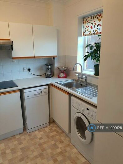 1 Bedroom Flat To Rent In College Road, Epsom, KT17