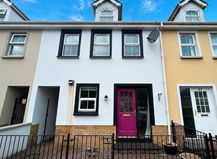 3 Bedroom Mid Terraced House For Sale In Sandale Park, Derry, BT48