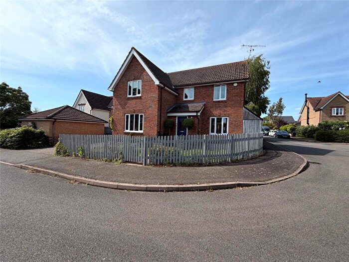 4 Bedroom Detached House For Sale In Maple Close, Woodford Halse, Northamptonshire, NN11