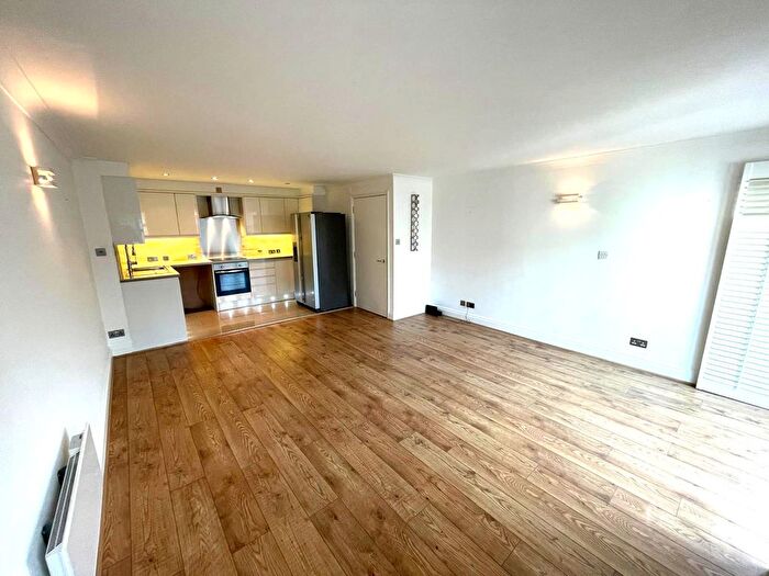 2 Bedroom Flat To Rent In Bermondsey Wall West, London, SE16