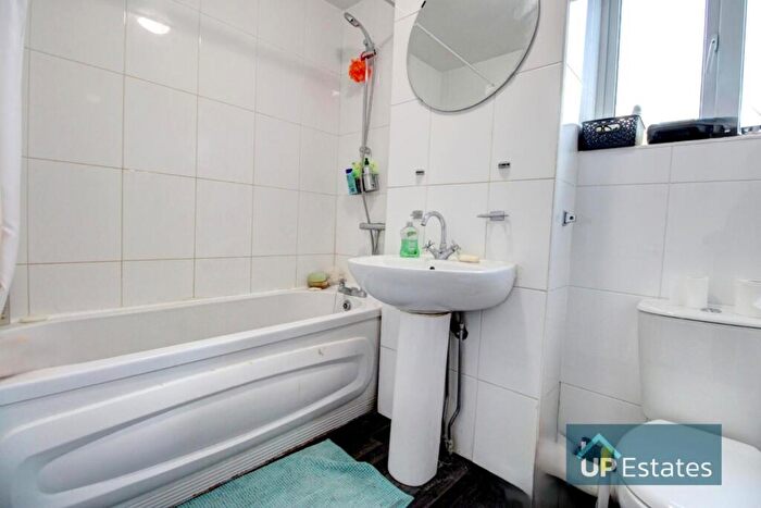 4 Bedroom Detached House For Sale In Grasscroft Drive, Cheylesmore, Coventry, CV3