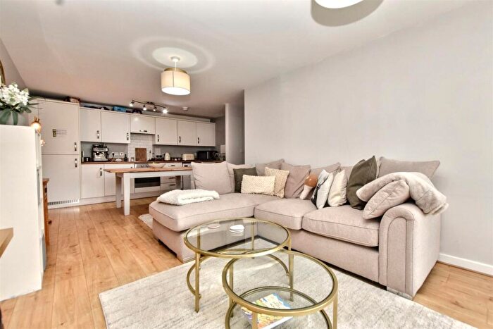 2 Bedroom Flat For Sale In Groombridge Avenue, Eastbourne, BN22