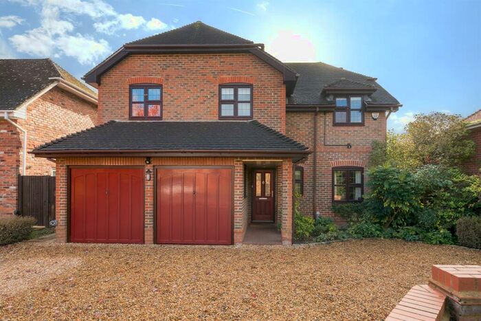 4 Bedroom Detached House For Sale In Pound Meadow, Sherfield-On-Loddon, RG27