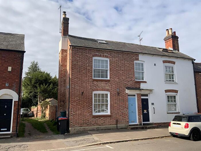3 Bedroom End Of Terrace House For Sale In High Street, Stony Stratford, Milton Keynes, MK11