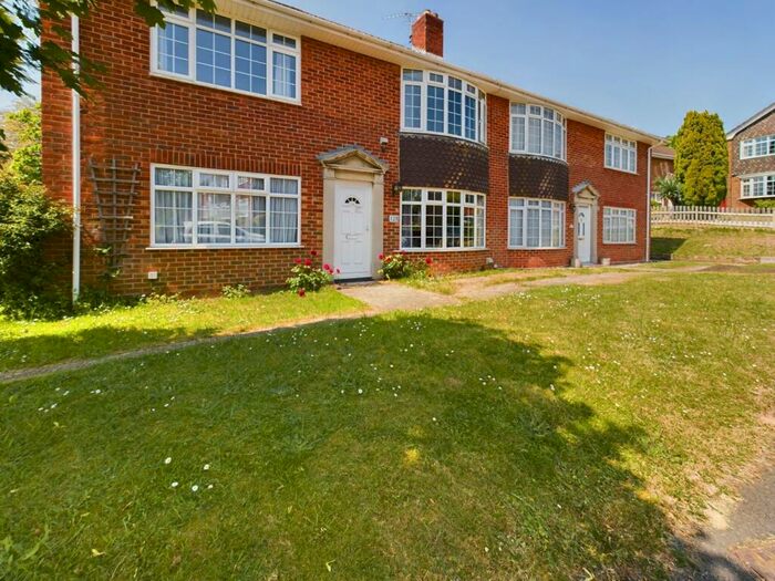 2 Bedroom Maisonette To Rent In Kings Field, Bursledon, Southampton, SO31