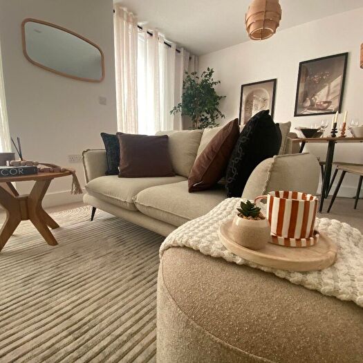 2 Bedroom Apartment For Sale In Arcadia Park, Farmingdale Close, Aylesbury, HP18