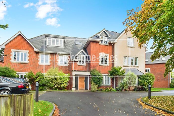 2 Bedroom Flat To Rent In Canella Place, Reigate, RH2
