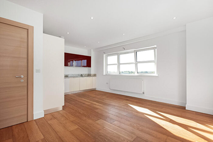 2 Bedroom Flat For Sale In Croydon Road, BR3