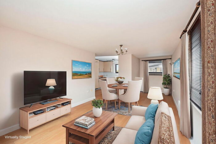 2 Bedroom Flat For Sale In Station Road, Southwater, Horsham, RH13