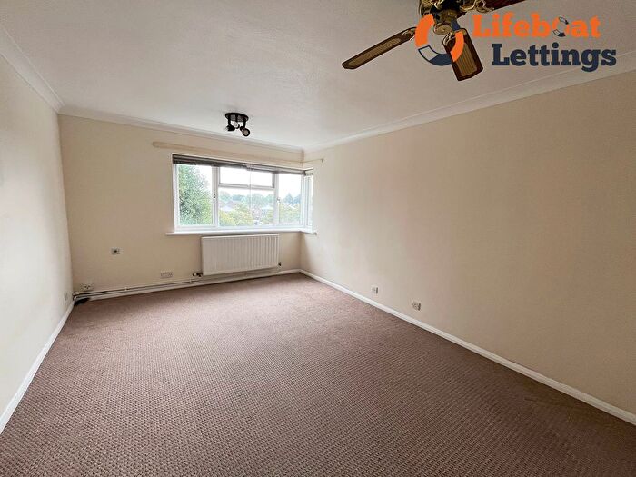 2 Bedroom Flat To Rent In Cressfield, Ashford, TN23