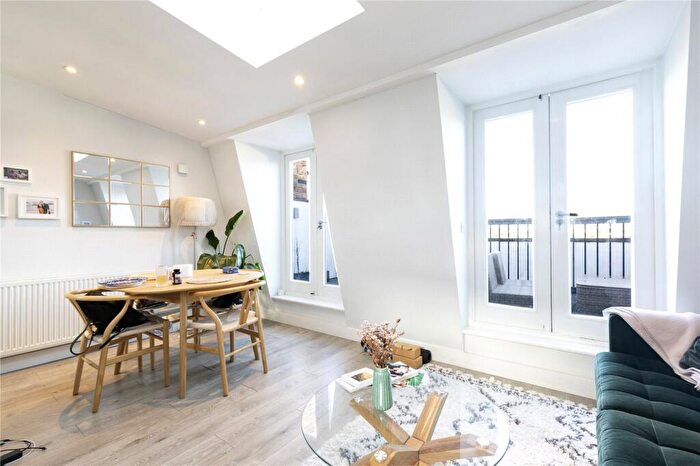 2 Bedroom Apartment To Rent In Almeida Street, Islington, London, N1